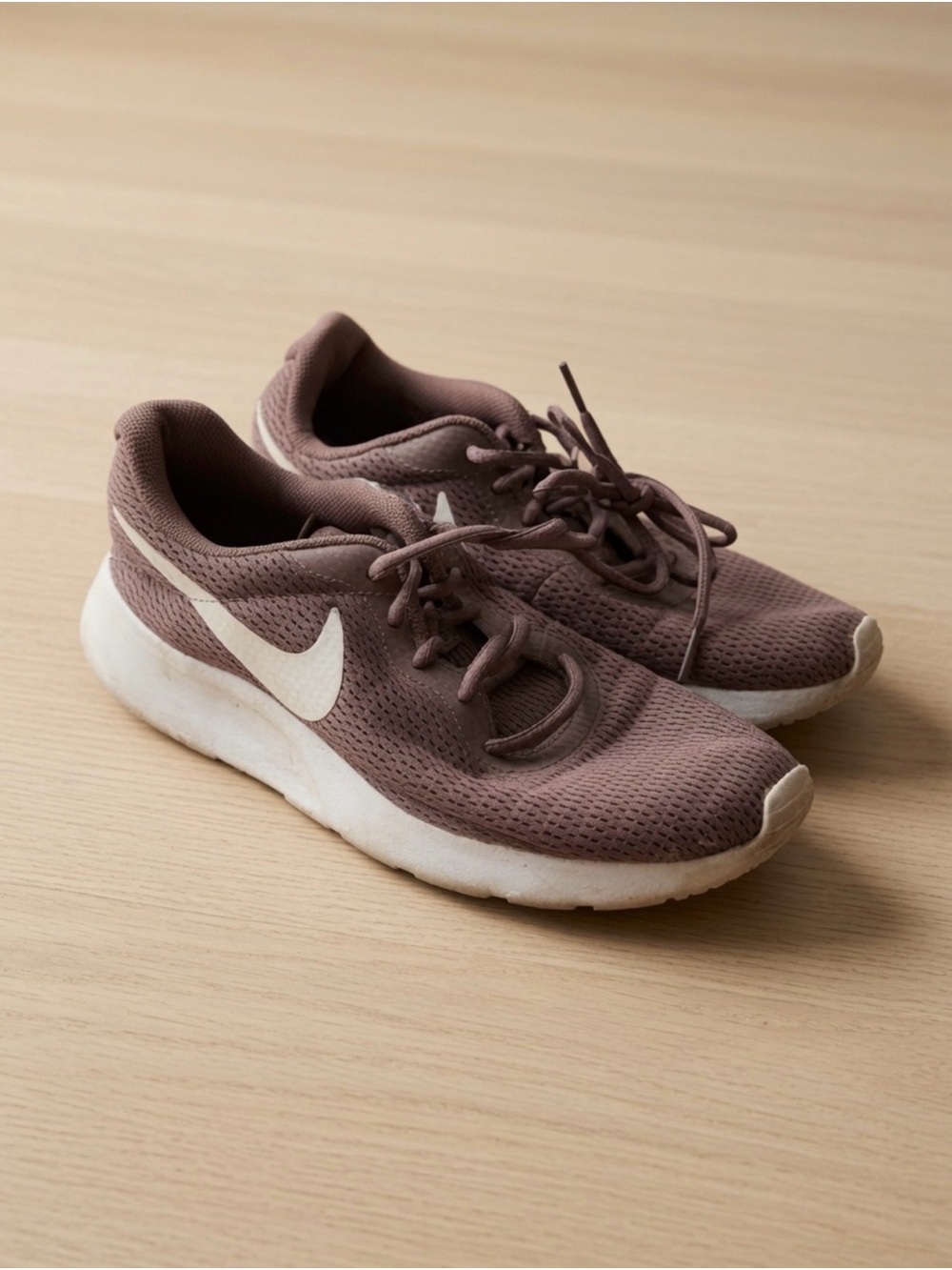 Nike Tanjun Women’s Running Shoes Mauve Pink Mesh Sneakers Size 9